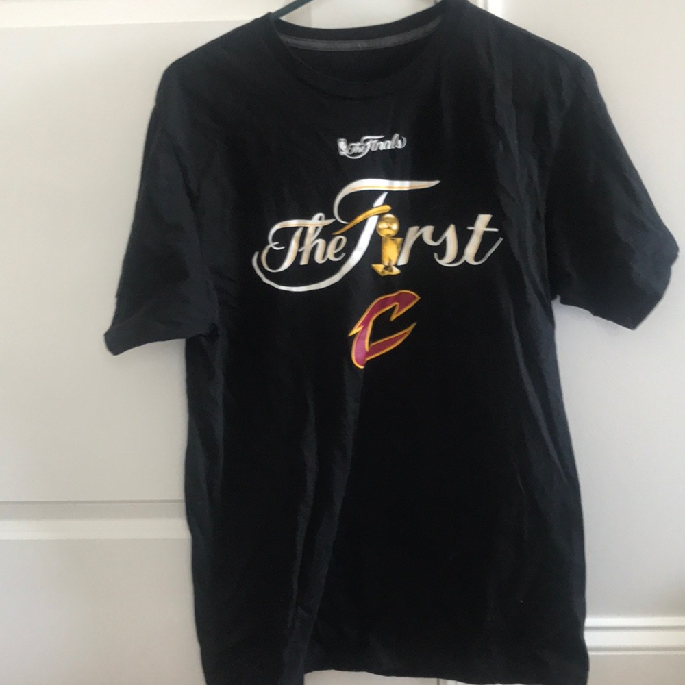 Mens Cavs shirt